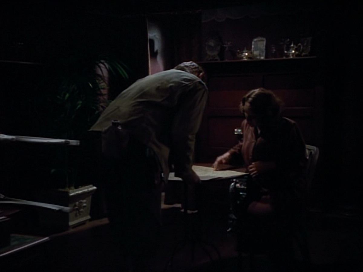 extant_StarTrekVOY_4x19-TheKillingGamePart2_00637.jpg