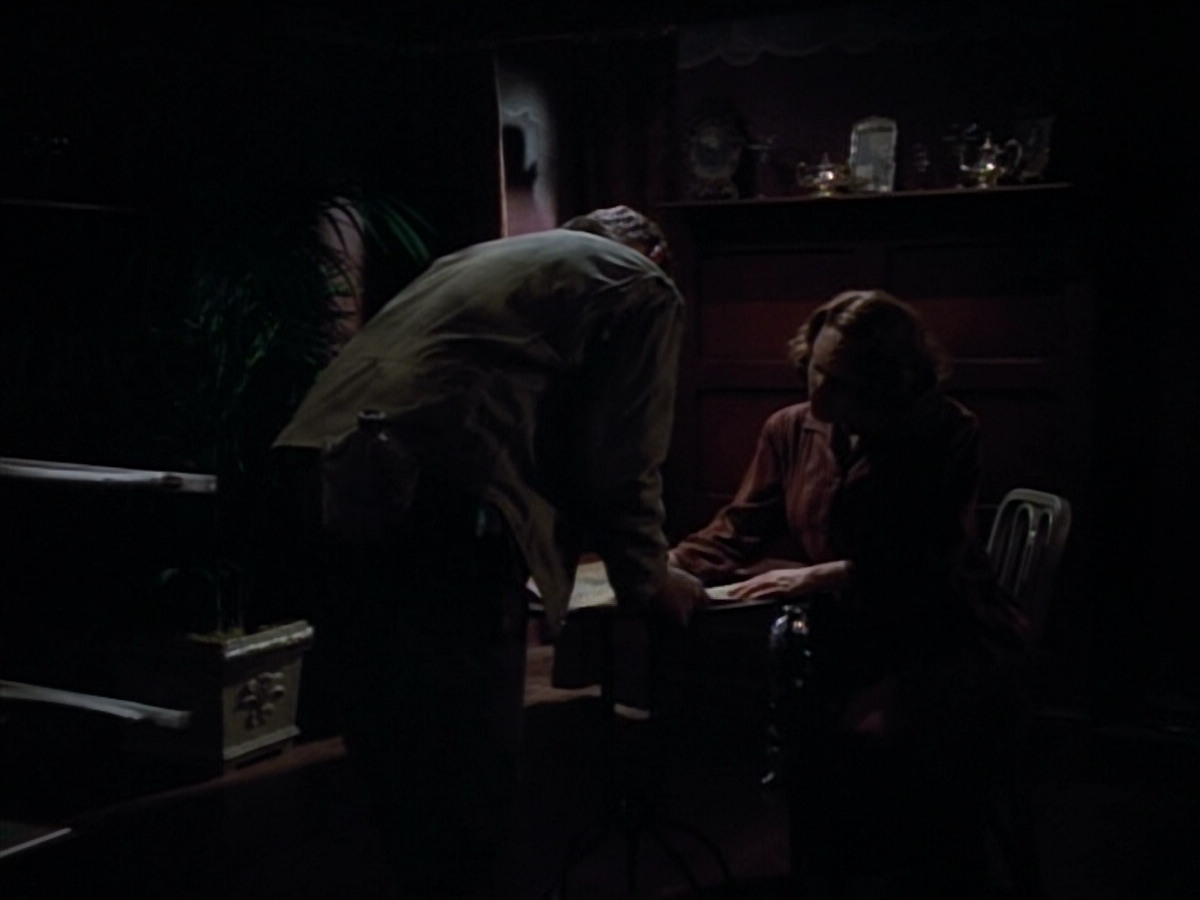 extant_StarTrekVOY_4x19-TheKillingGamePart2_00638.jpg
