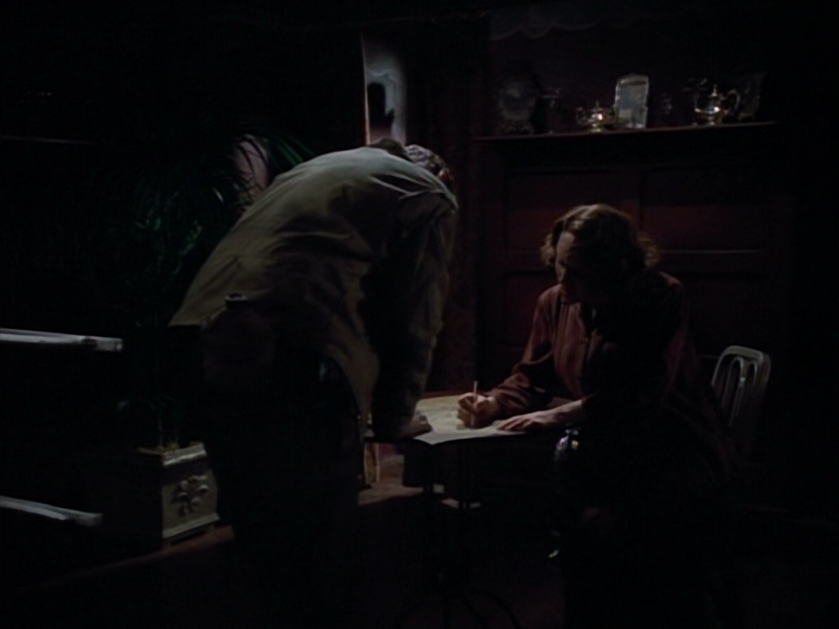 extant_StarTrekVOY_4x19-TheKillingGamePart2_00639.jpg