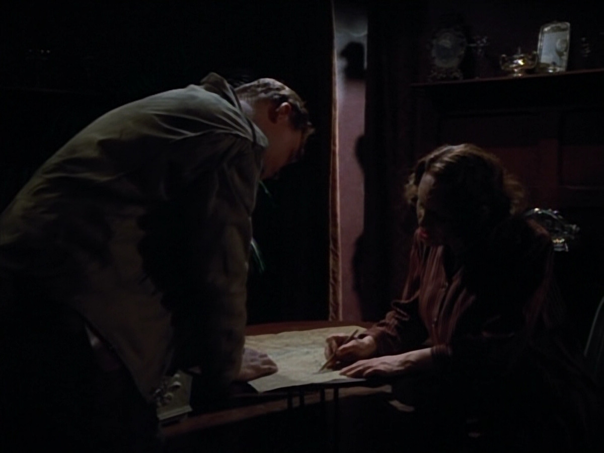 extant_StarTrekVOY_4x19-TheKillingGamePart2_00645.jpg