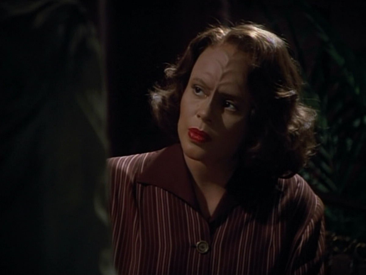 extant_StarTrekVOY_4x19-TheKillingGamePart2_00672.jpg