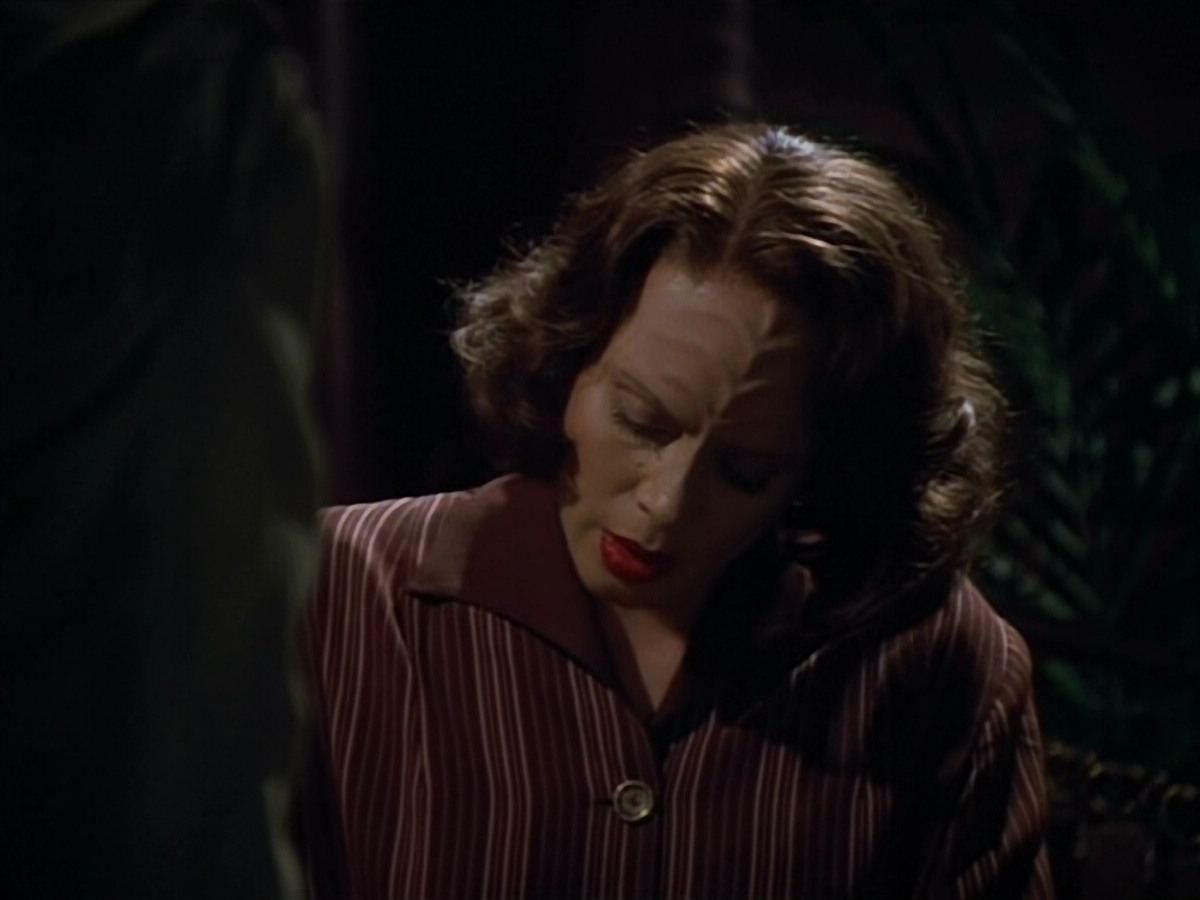 extant_StarTrekVOY_4x19-TheKillingGamePart2_00673.jpg