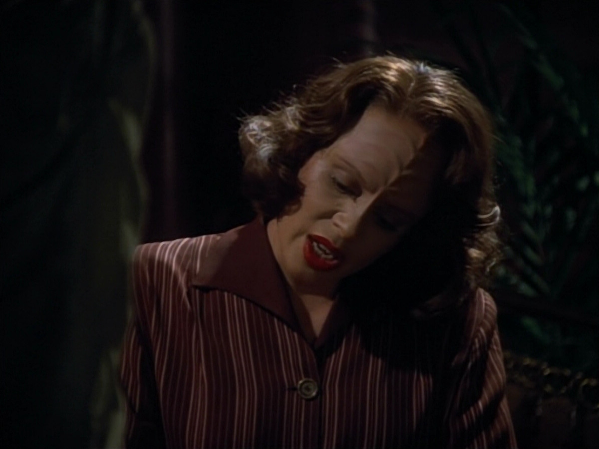 extant_StarTrekVOY_4x19-TheKillingGamePart2_00679.jpg