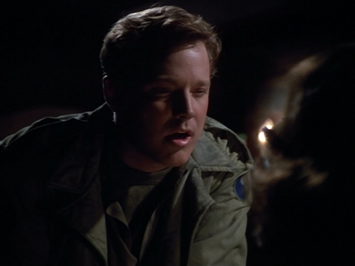 extant_StarTrekVOY_4x19-TheKillingGamePart2_00690.jpg