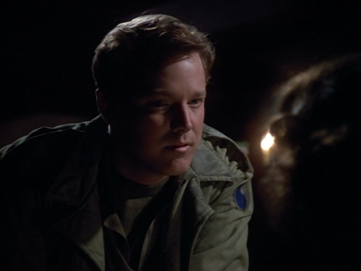 extant_StarTrekVOY_4x19-TheKillingGamePart2_00708.jpg