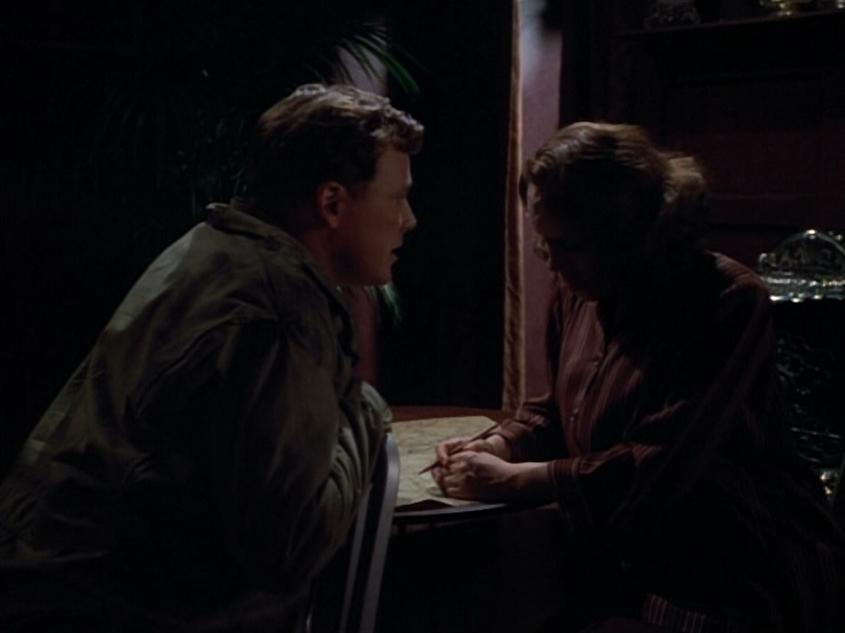extant_StarTrekVOY_4x19-TheKillingGamePart2_00743.jpg