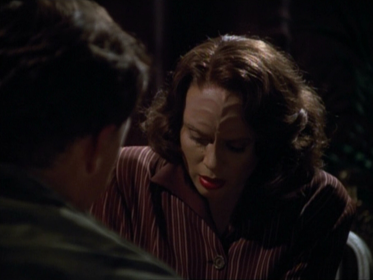 extant_StarTrekVOY_4x19-TheKillingGamePart2_00750.jpg
