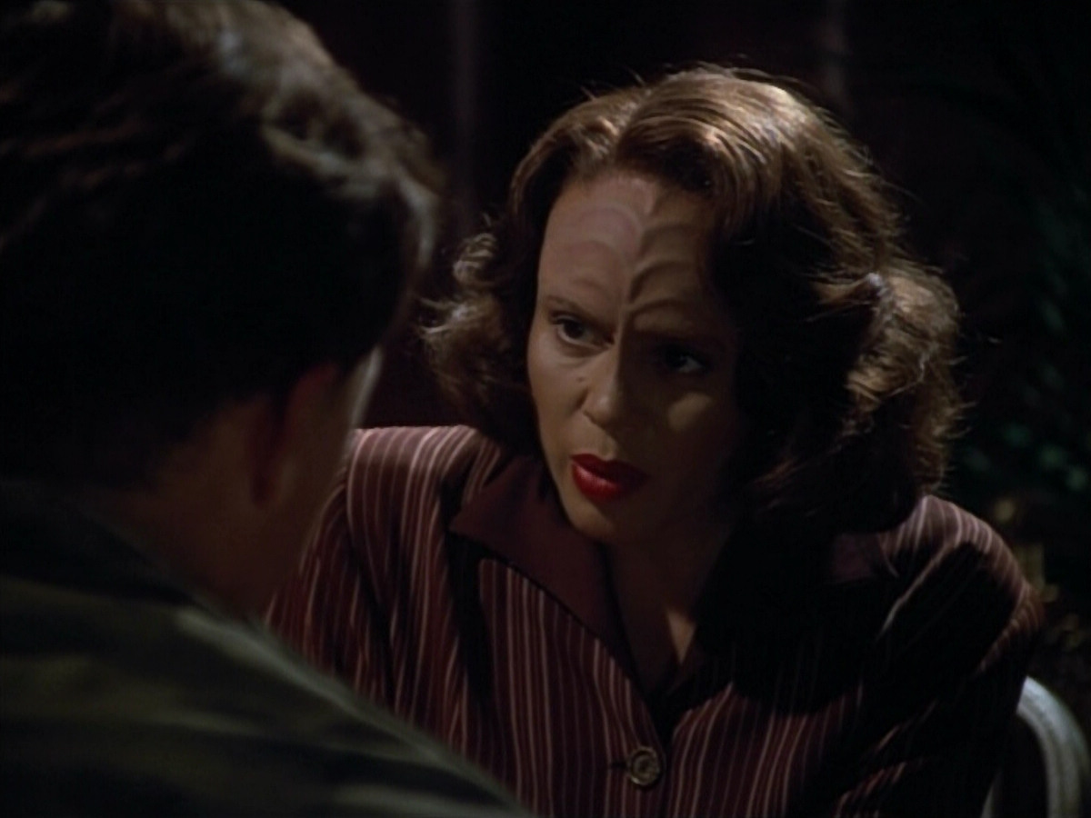 extant_StarTrekVOY_4x19-TheKillingGamePart2_00752.jpg