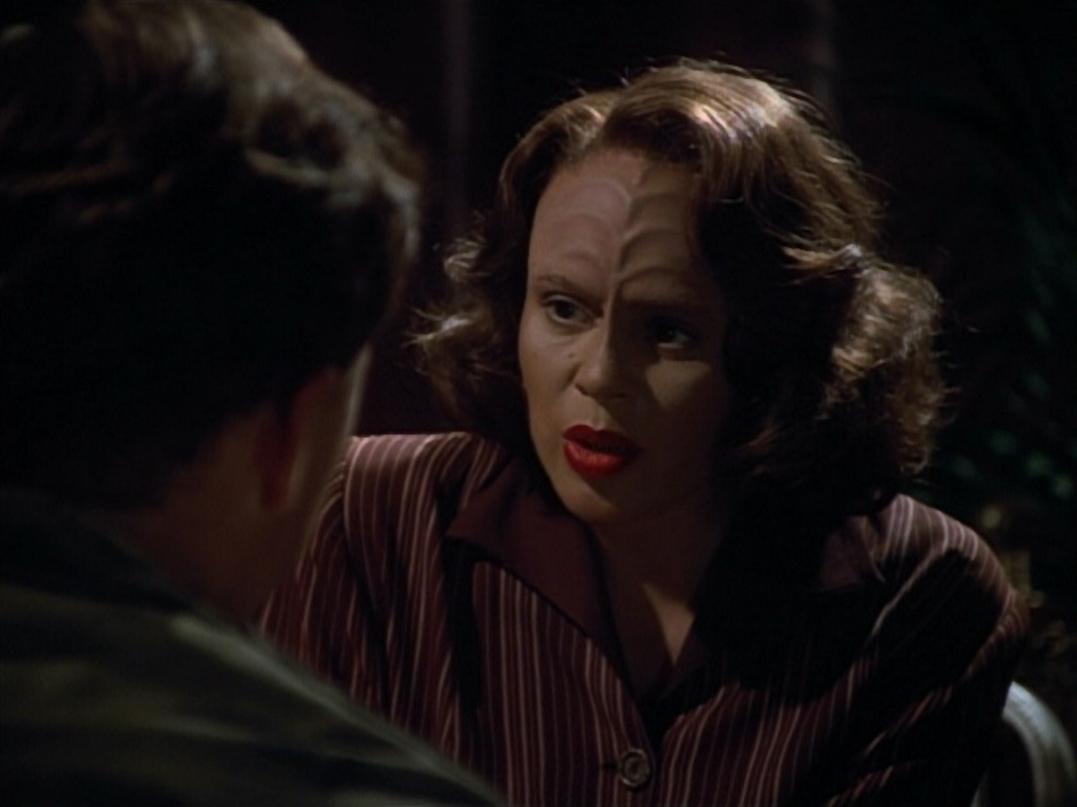 extant_StarTrekVOY_4x19-TheKillingGamePart2_00758.jpg