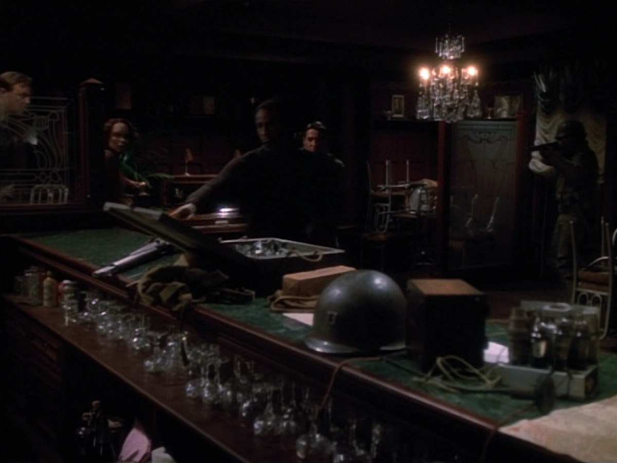extant_StarTrekVOY_4x19-TheKillingGamePart2_00791.jpg
