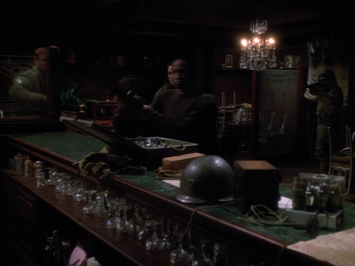 extant_StarTrekVOY_4x19-TheKillingGamePart2_00792.jpg
