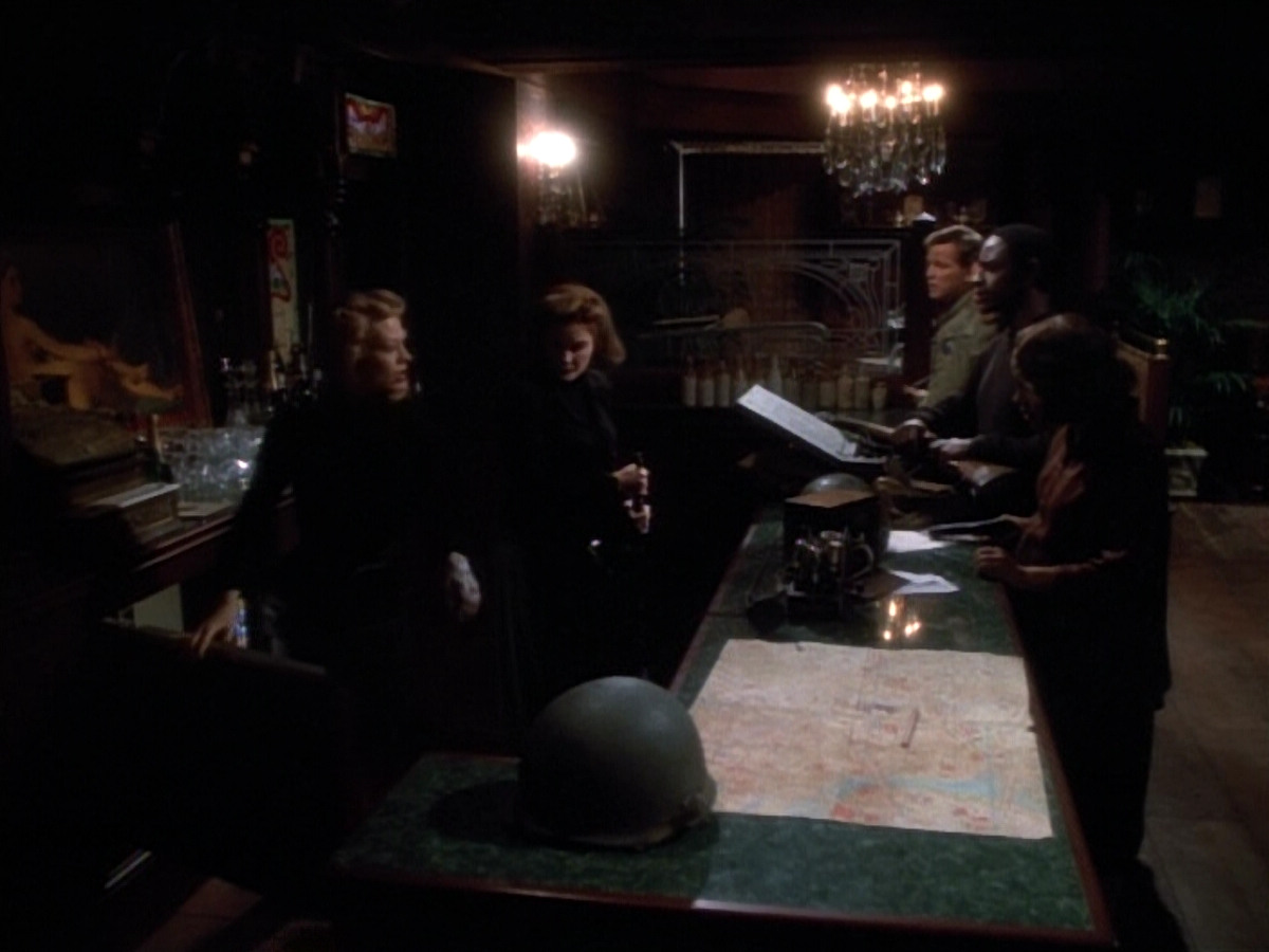 extant_StarTrekVOY_4x19-TheKillingGamePart2_00818.jpg