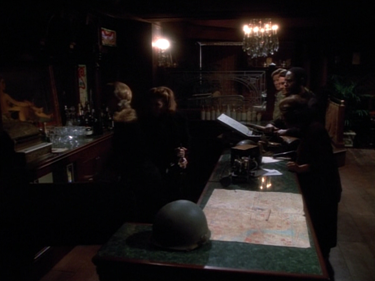 extant_StarTrekVOY_4x19-TheKillingGamePart2_00819.jpg