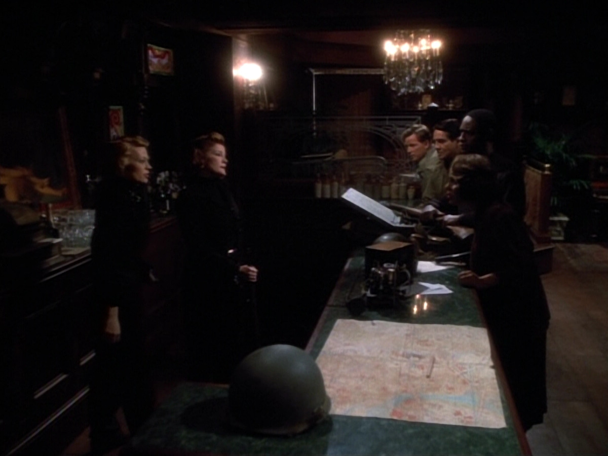 extant_StarTrekVOY_4x19-TheKillingGamePart2_00823.jpg