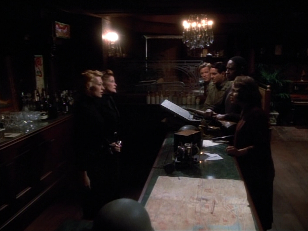 extant_StarTrekVOY_4x19-TheKillingGamePart2_00825.jpg