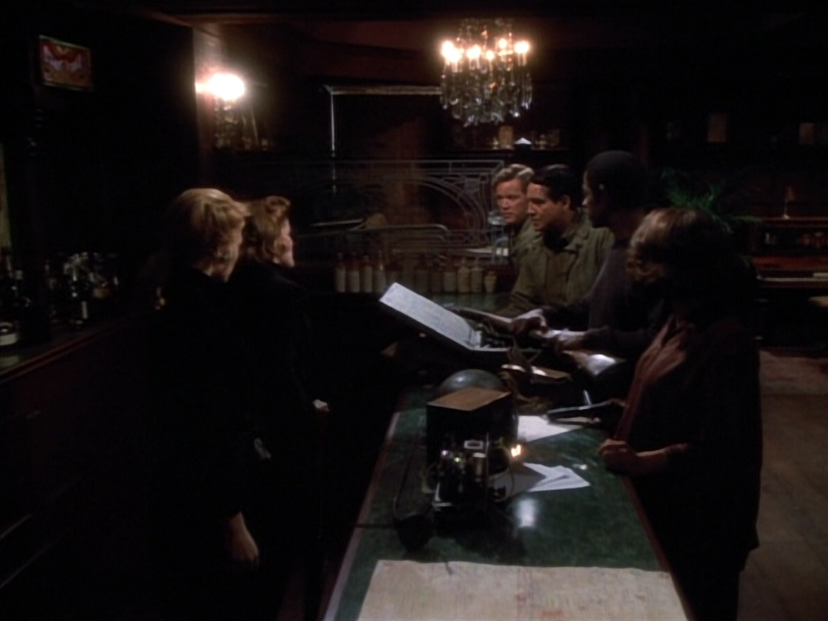 extant_StarTrekVOY_4x19-TheKillingGamePart2_00827.jpg