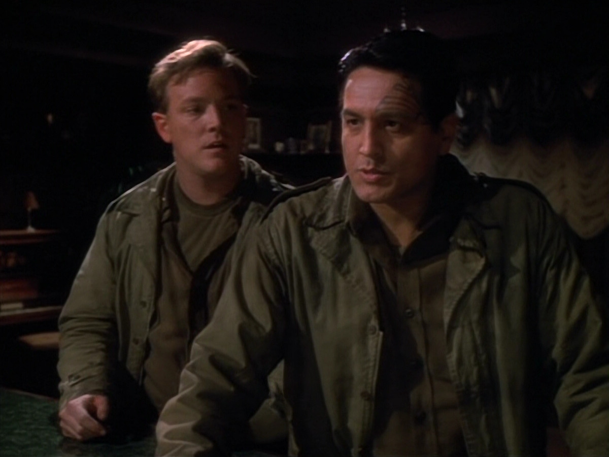 extant_StarTrekVOY_4x19-TheKillingGamePart2_00832.jpg
