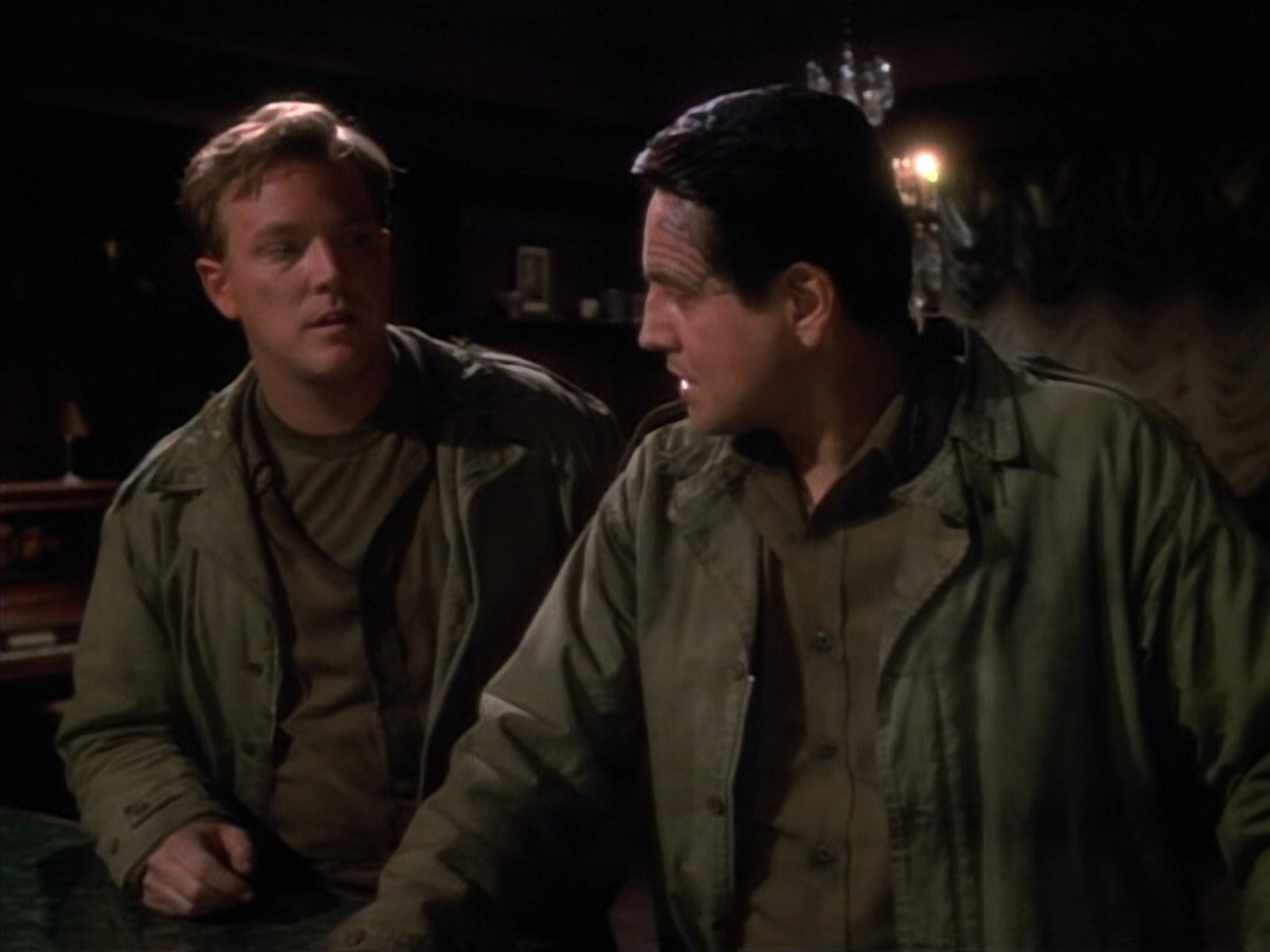 extant_StarTrekVOY_4x19-TheKillingGamePart2_00833.jpg