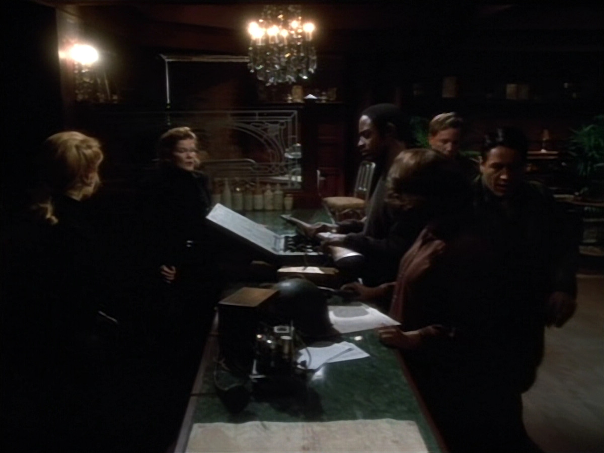 extant_StarTrekVOY_4x19-TheKillingGamePart2_00853.jpg