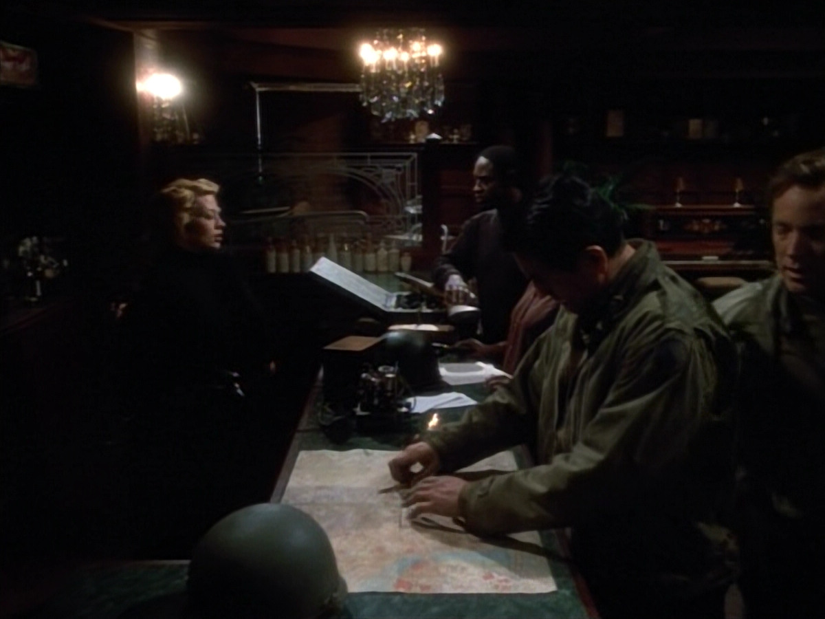 extant_StarTrekVOY_4x19-TheKillingGamePart2_00856.jpg