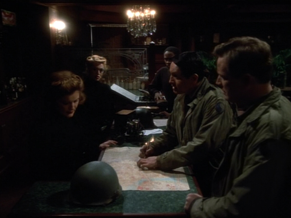 extant_StarTrekVOY_4x19-TheKillingGamePart2_00860.jpg