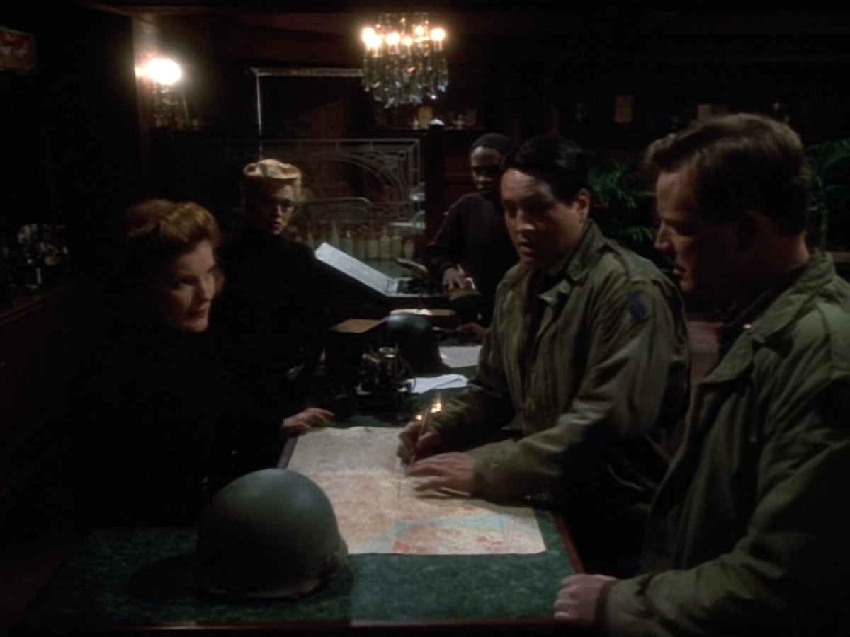 extant_StarTrekVOY_4x19-TheKillingGamePart2_00861.jpg