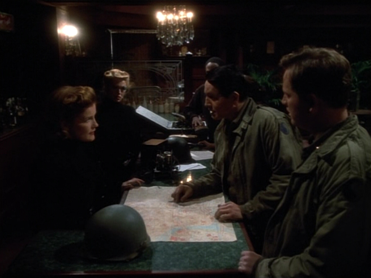 extant_StarTrekVOY_4x19-TheKillingGamePart2_00863.jpg