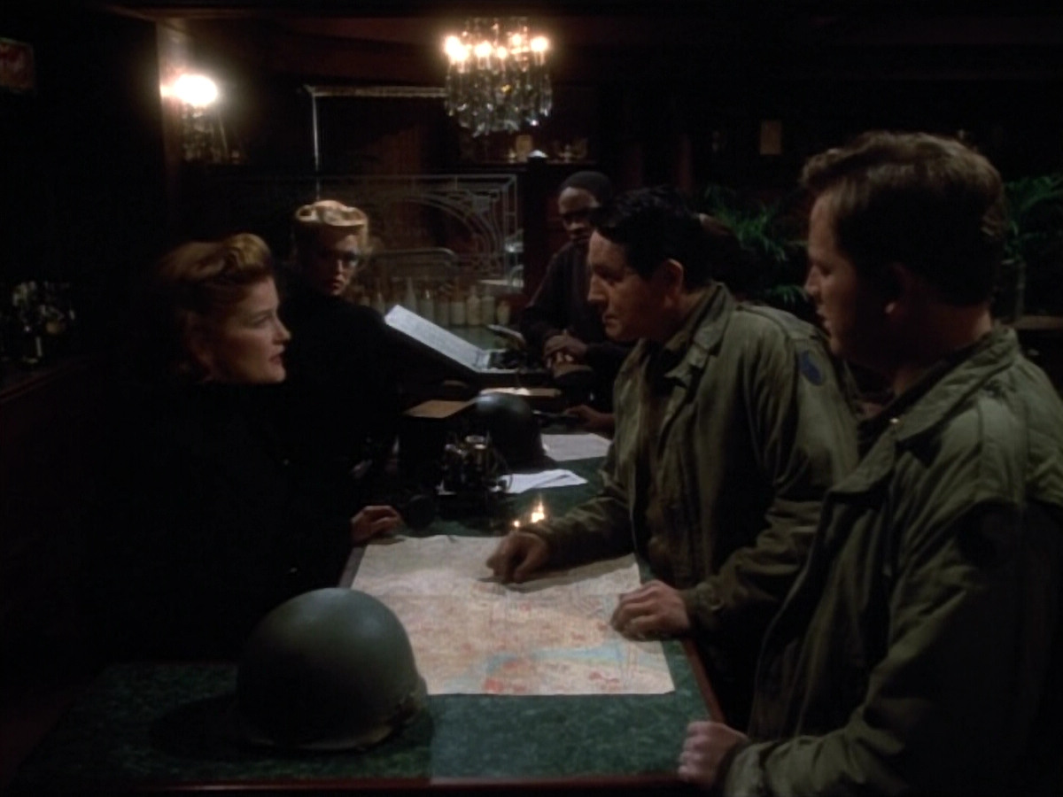 extant_StarTrekVOY_4x19-TheKillingGamePart2_00867.jpg