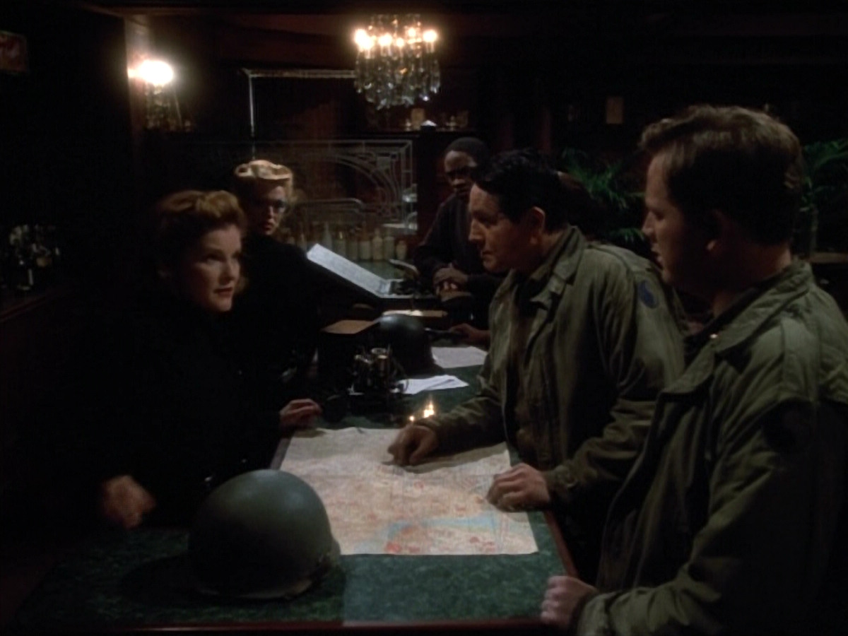 extant_StarTrekVOY_4x19-TheKillingGamePart2_00868.jpg