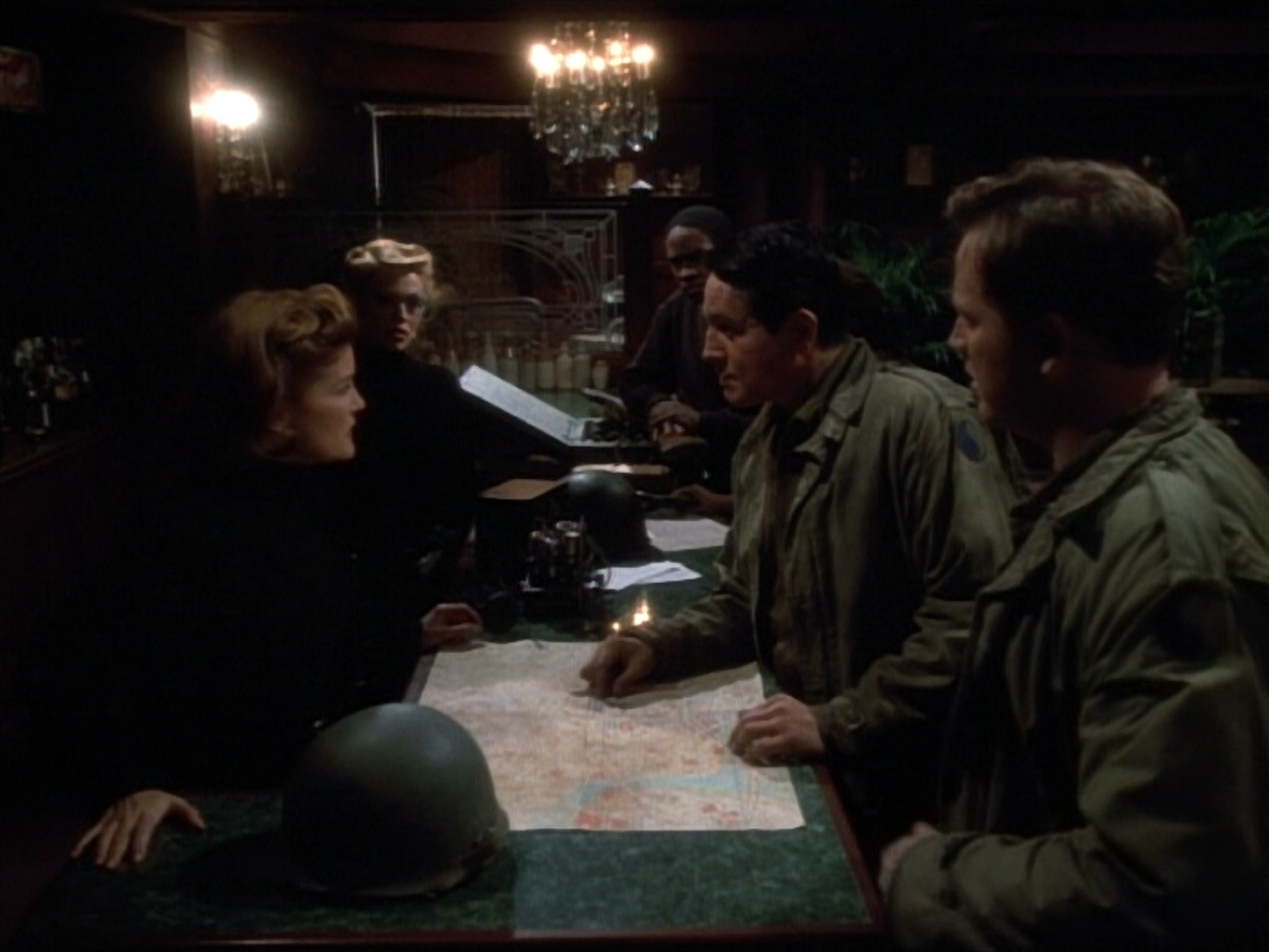 extant_StarTrekVOY_4x19-TheKillingGamePart2_00869.jpg
