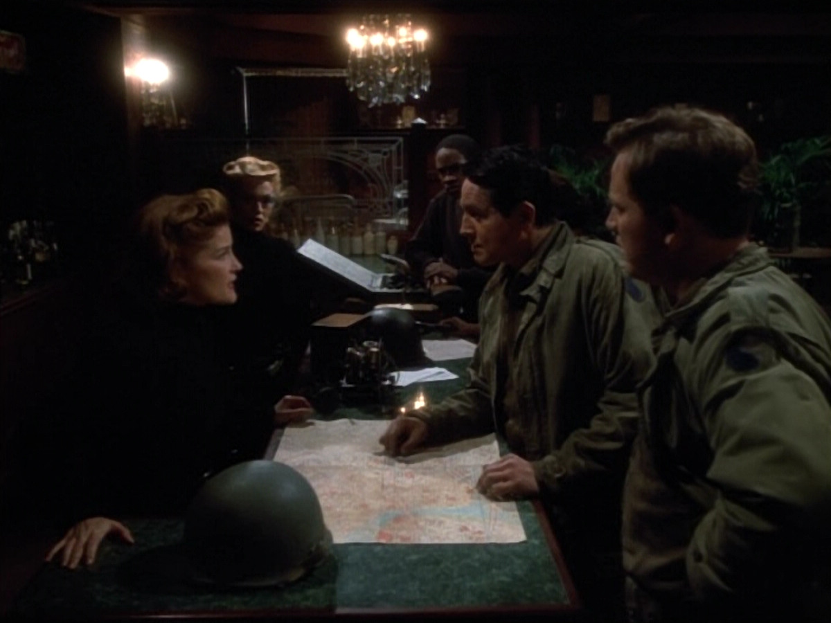 extant_StarTrekVOY_4x19-TheKillingGamePart2_00870.jpg