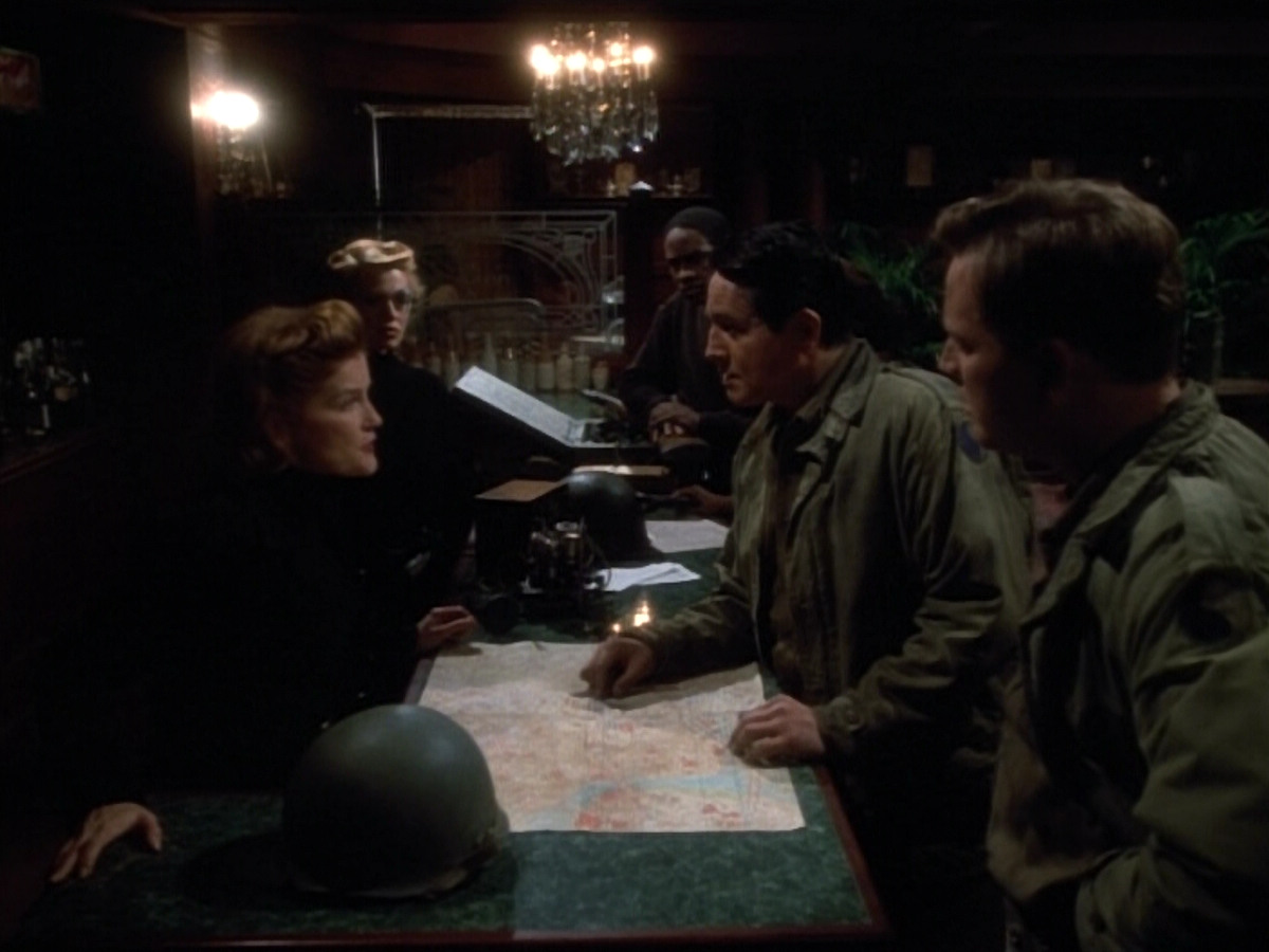 extant_StarTrekVOY_4x19-TheKillingGamePart2_00874.jpg