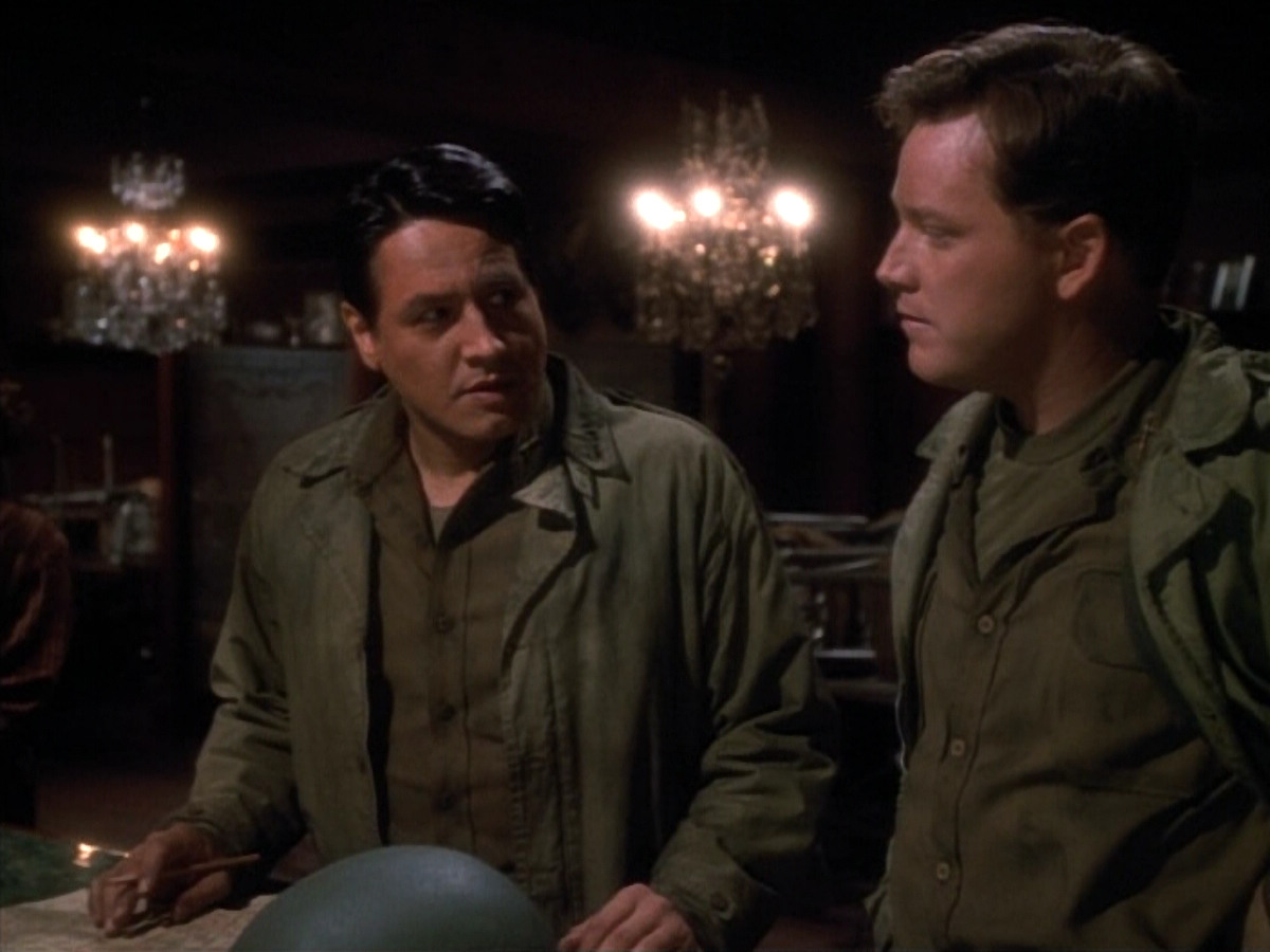 extant_StarTrekVOY_4x19-TheKillingGamePart2_00891.jpg