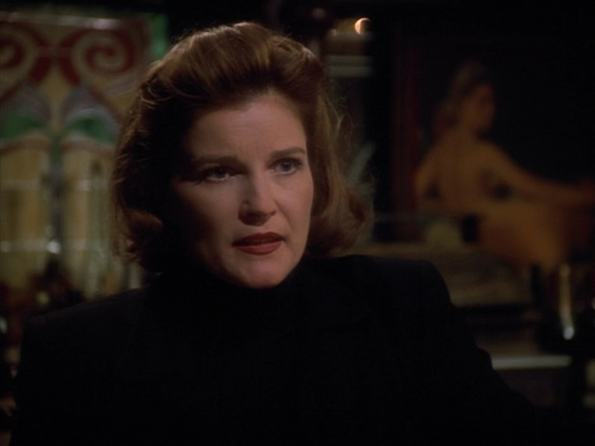 extant_StarTrekVOY_4x19-TheKillingGamePart2_00894.jpg