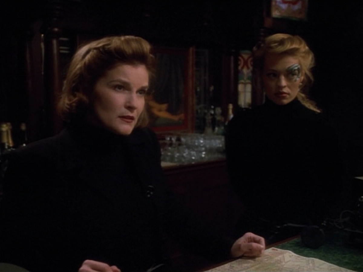 extant_StarTrekVOY_4x19-TheKillingGamePart2_00904.jpg