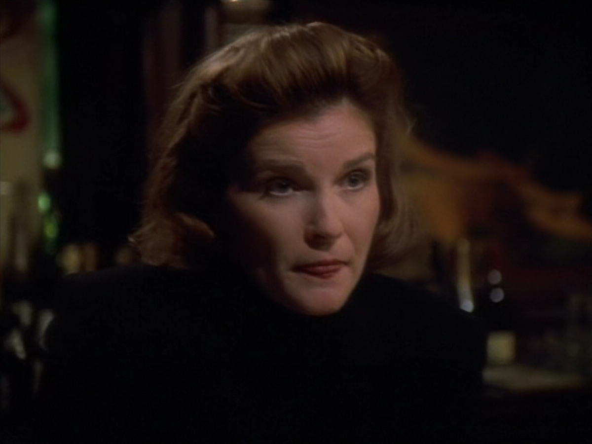 extant_StarTrekVOY_4x19-TheKillingGamePart2_00915.jpg