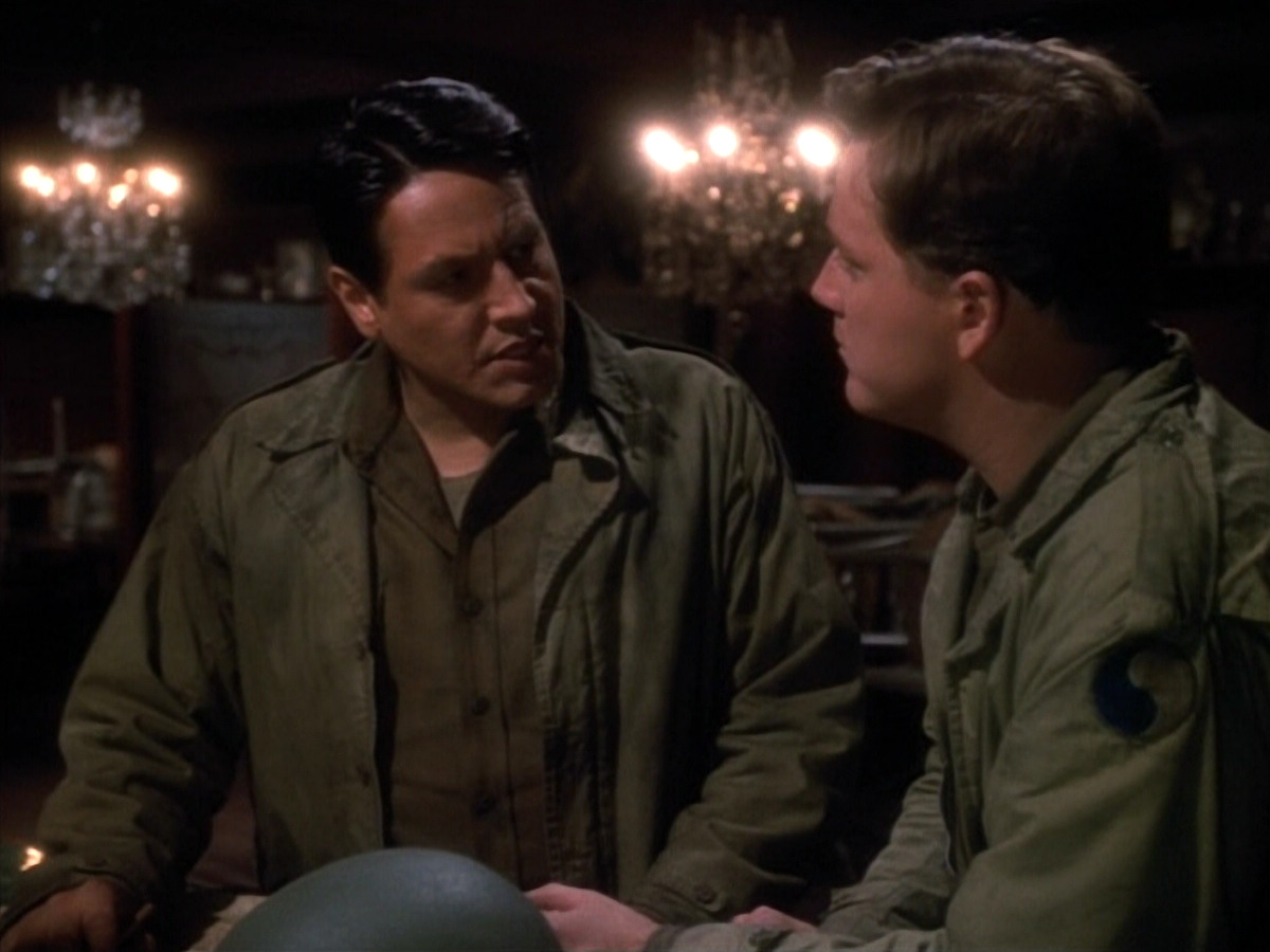 extant_StarTrekVOY_4x19-TheKillingGamePart2_00928.jpg