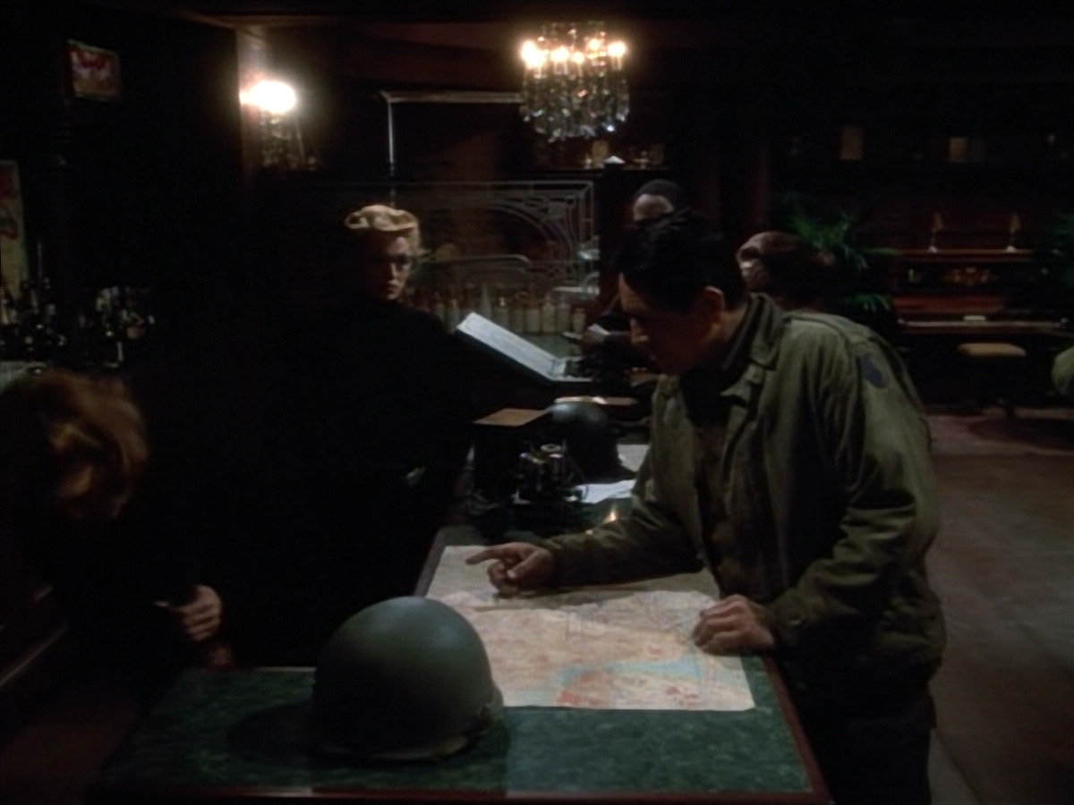 extant_StarTrekVOY_4x19-TheKillingGamePart2_00943.jpg