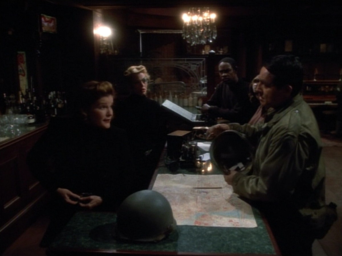 extant_StarTrekVOY_4x19-TheKillingGamePart2_00949.jpg