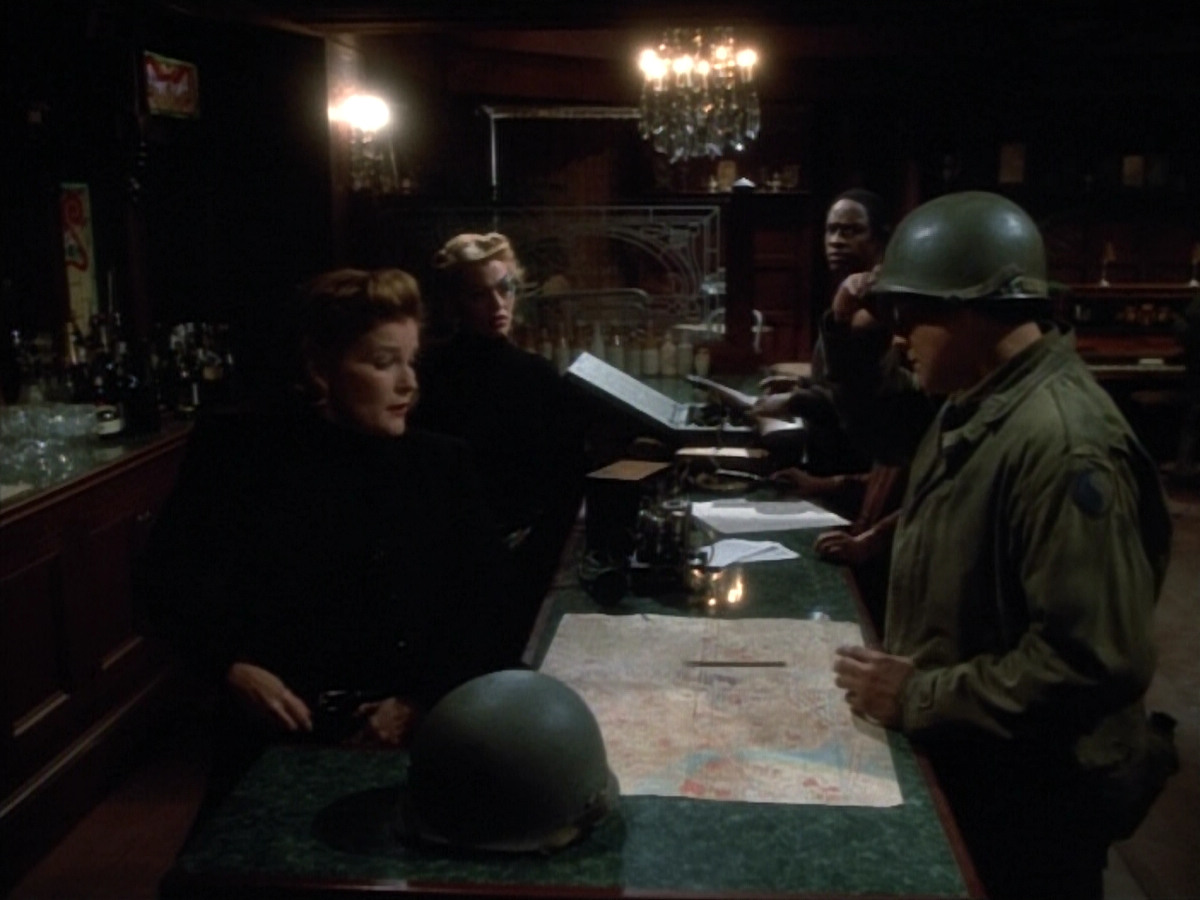 extant_StarTrekVOY_4x19-TheKillingGamePart2_00958.jpg