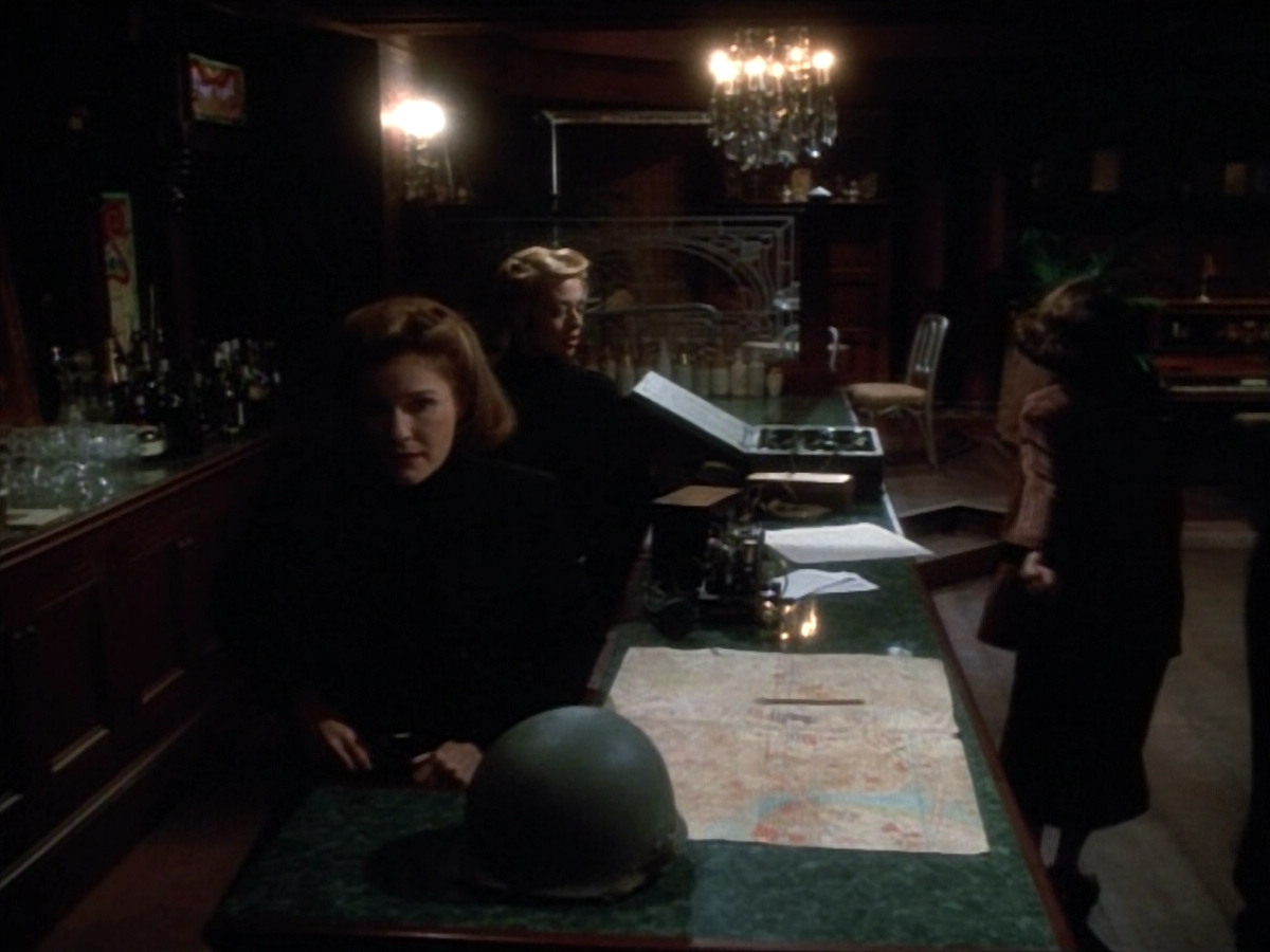 extant_StarTrekVOY_4x19-TheKillingGamePart2_00961.jpg