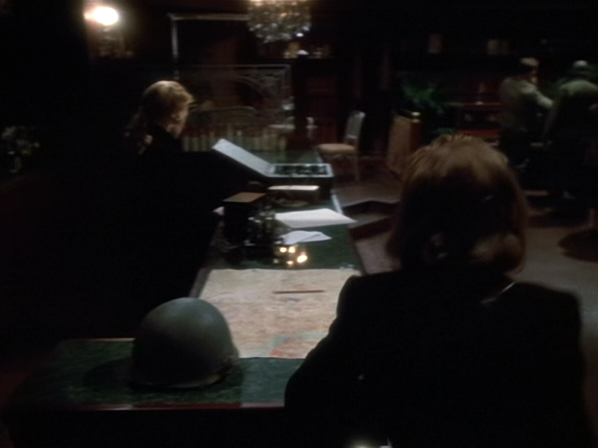 extant_StarTrekVOY_4x19-TheKillingGamePart2_00965.jpg