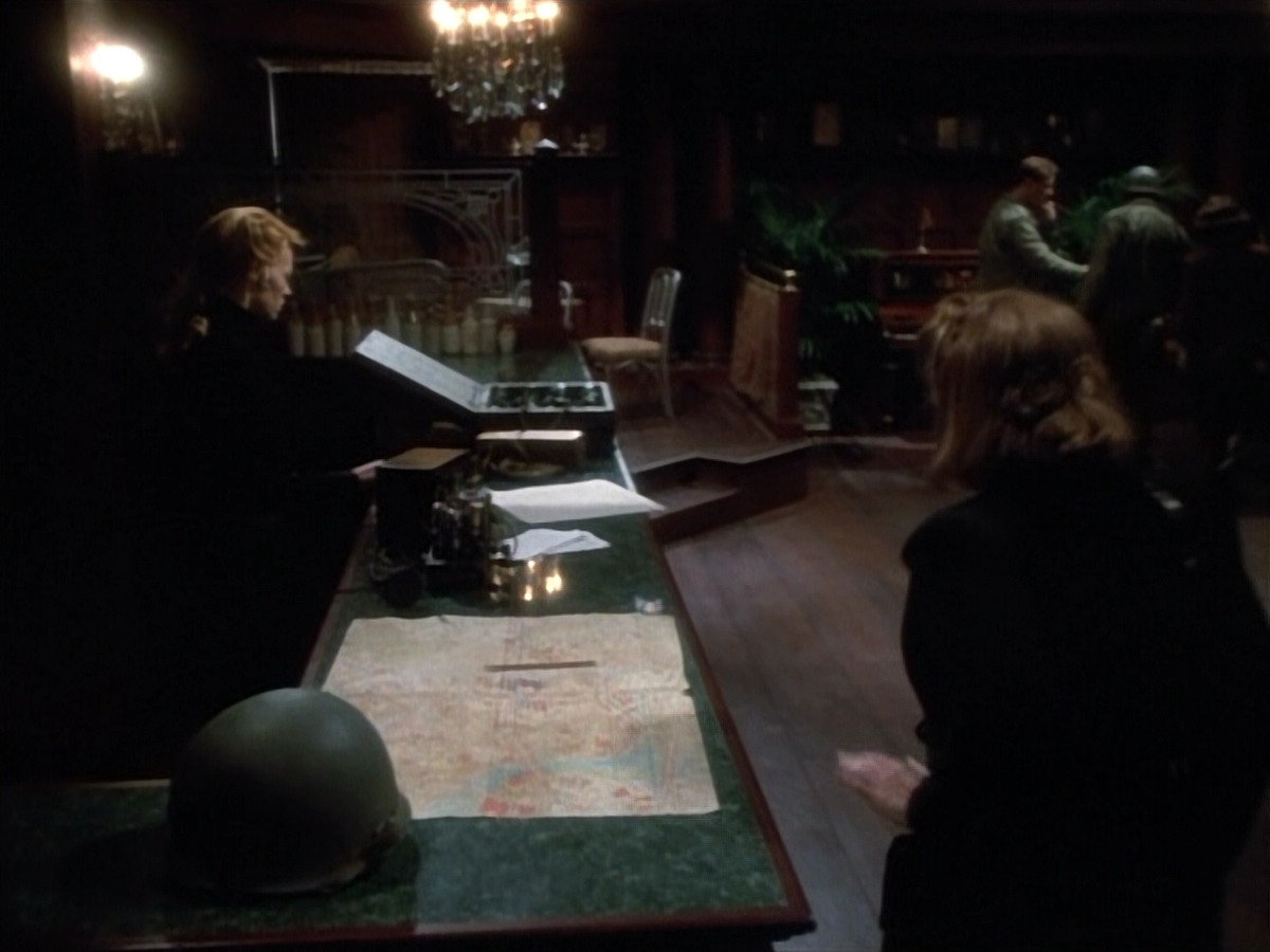 extant_StarTrekVOY_4x19-TheKillingGamePart2_00966.jpg