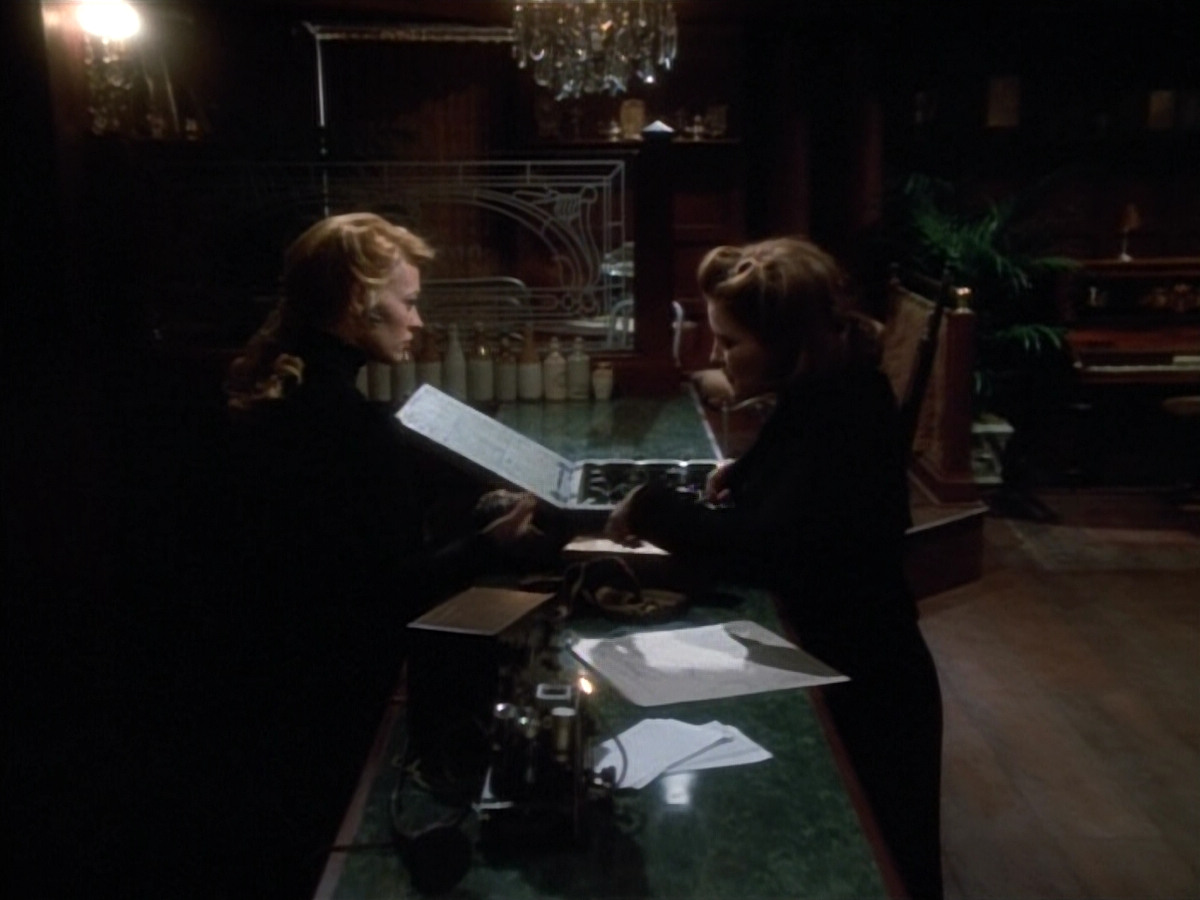 extant_StarTrekVOY_4x19-TheKillingGamePart2_00970.jpg
