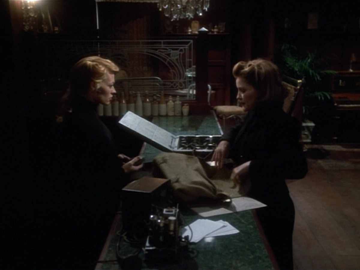 extant_StarTrekVOY_4x19-TheKillingGamePart2_00974.jpg