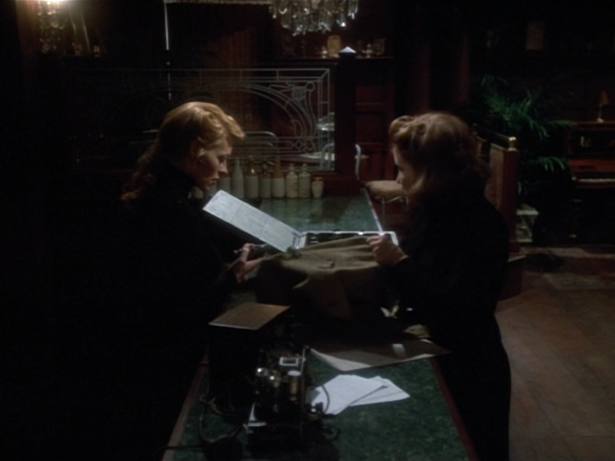 extant_StarTrekVOY_4x19-TheKillingGamePart2_00978.jpg