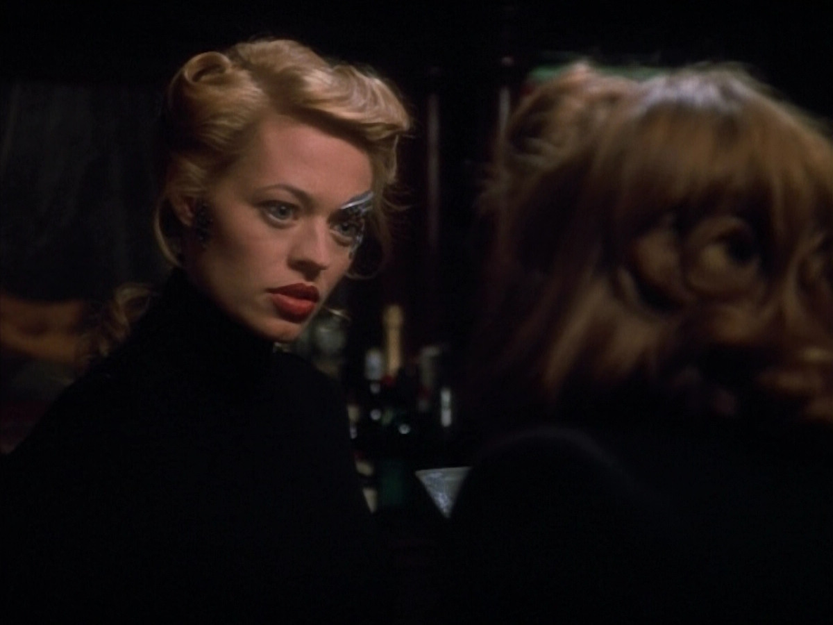 extant_StarTrekVOY_4x19-TheKillingGamePart2_00997.jpg
