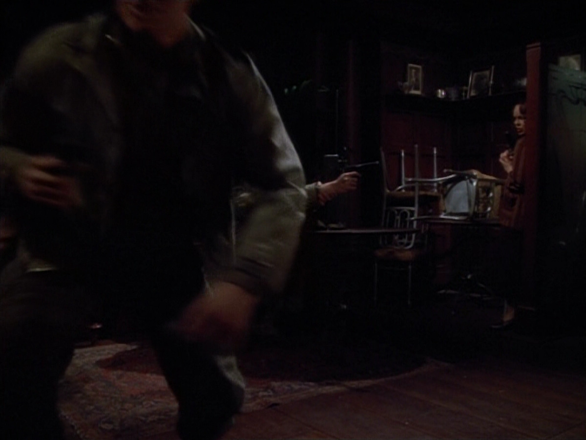 extant_StarTrekVOY_4x19-TheKillingGamePart2_01046.jpg