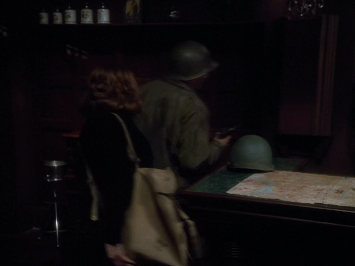 extant_StarTrekVOY_4x19-TheKillingGamePart2_01051.jpg