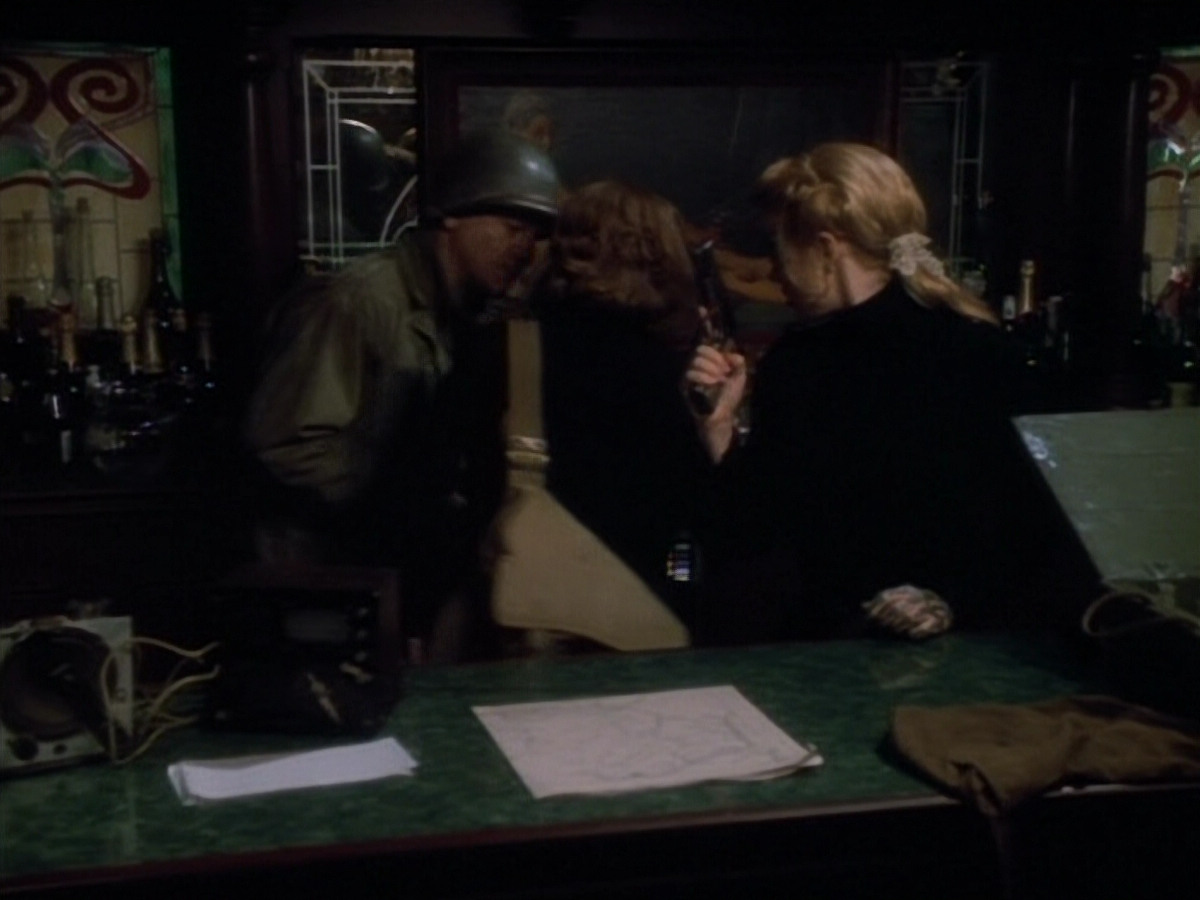 extant_StarTrekVOY_4x19-TheKillingGamePart2_01056.jpg